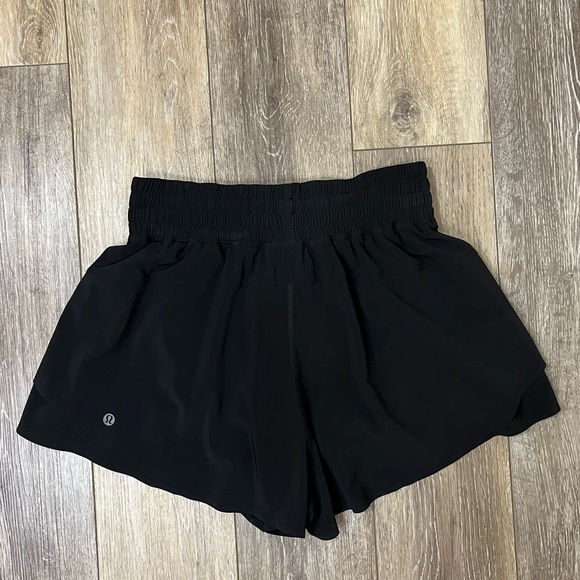 Lululemon Shake It Out High-Rise Running Short 2.5" NWOT - Picture 9 of 11
